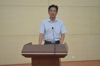 李朝祥副经理宣读征文比赛获奖员工名单 李朝祥副经理宣读征文比赛获奖员工名单